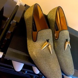 Brand new gold shoe with gold Tassels. Size 11